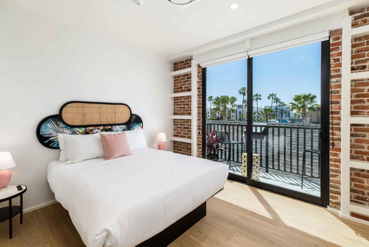 The Brick Boutique Hotel Oceanside Exterior photo