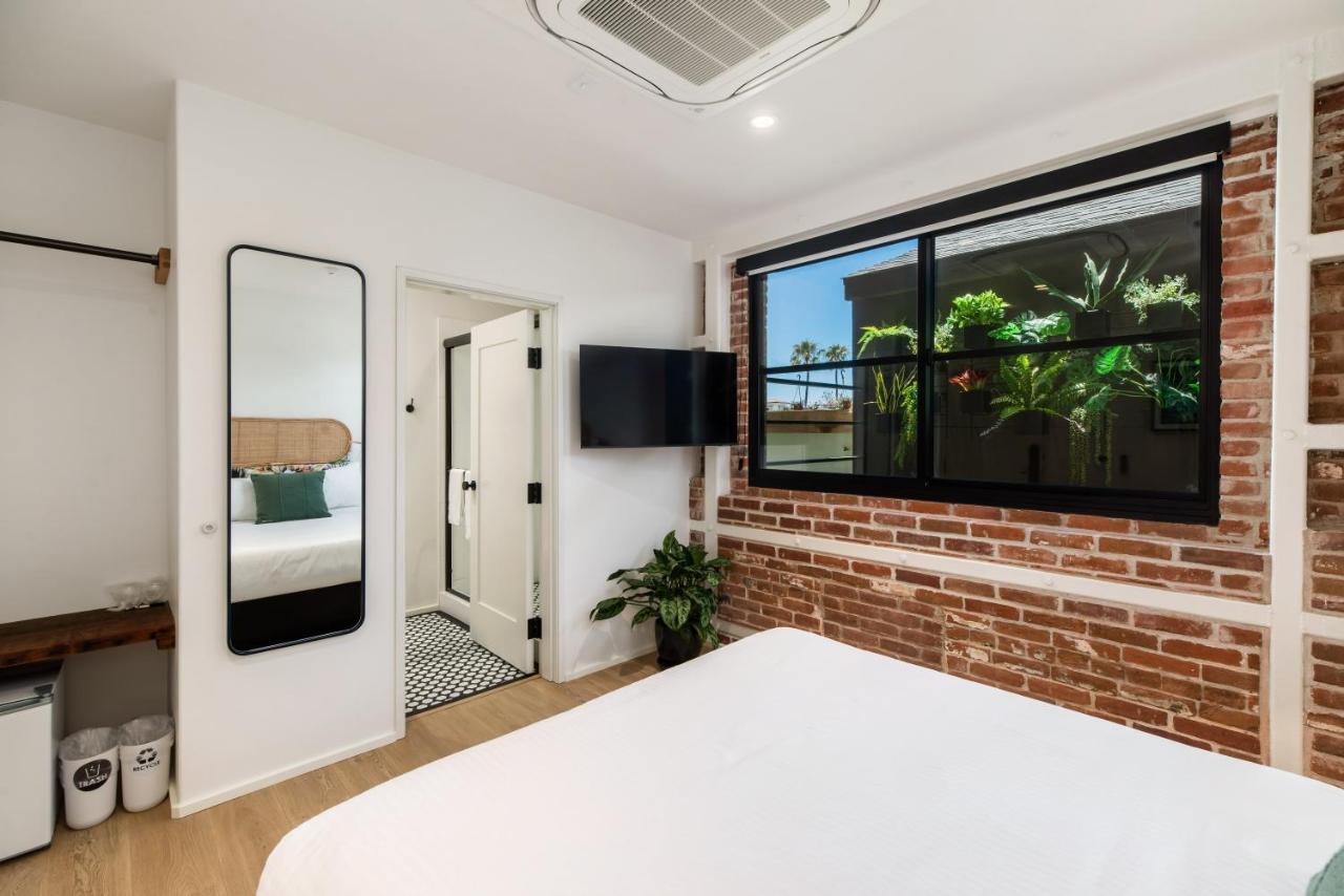 The Brick Boutique Hotel Oceanside Exterior photo