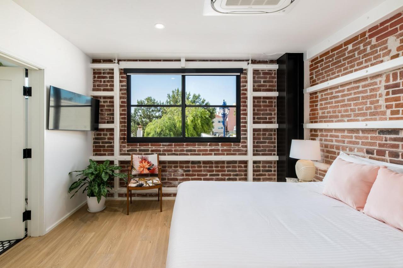 The Brick Boutique Hotel Oceanside Exterior photo