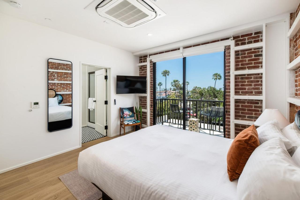 The Brick Boutique Hotel Oceanside Exterior photo
