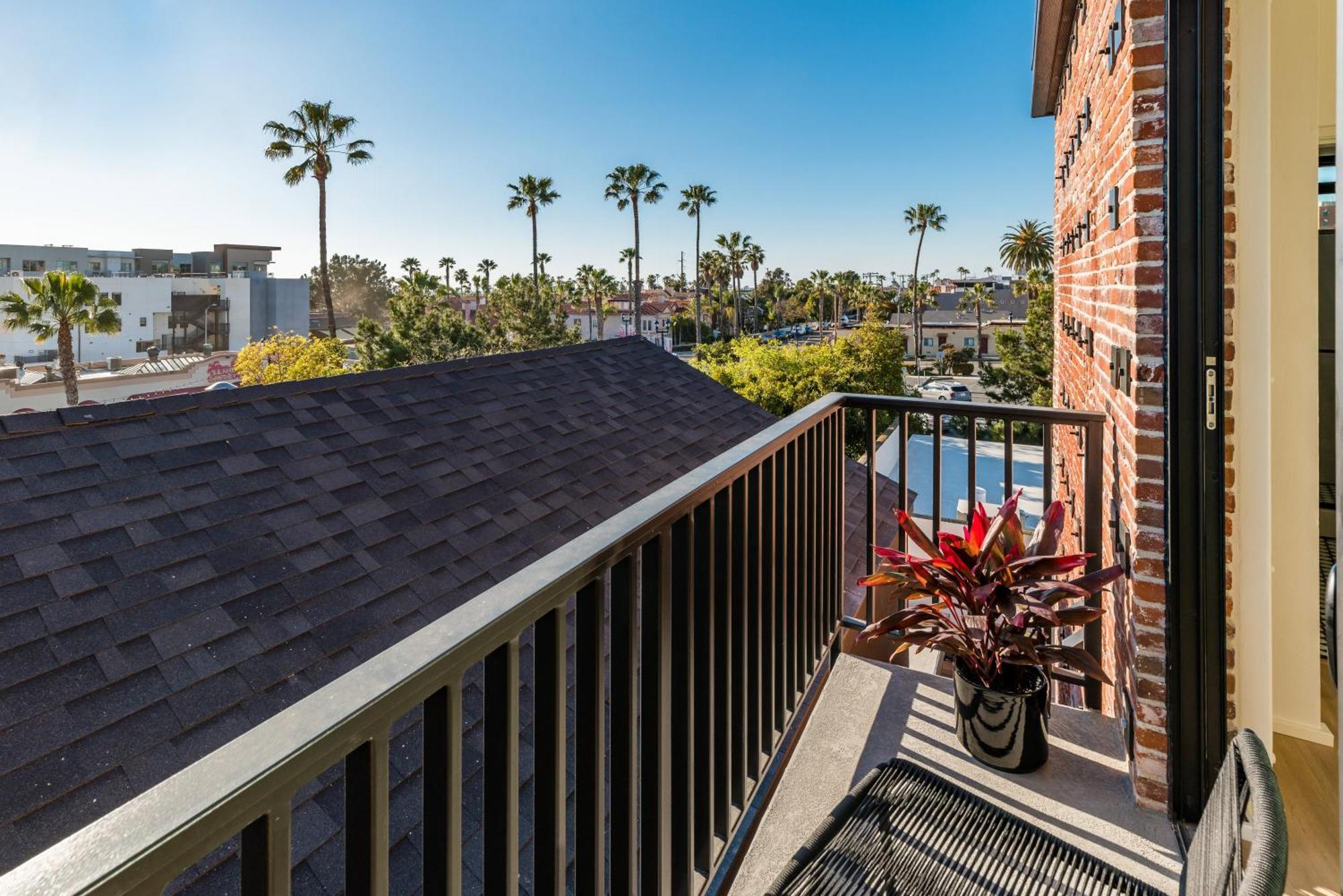 The Brick Boutique Hotel Oceanside Exterior photo