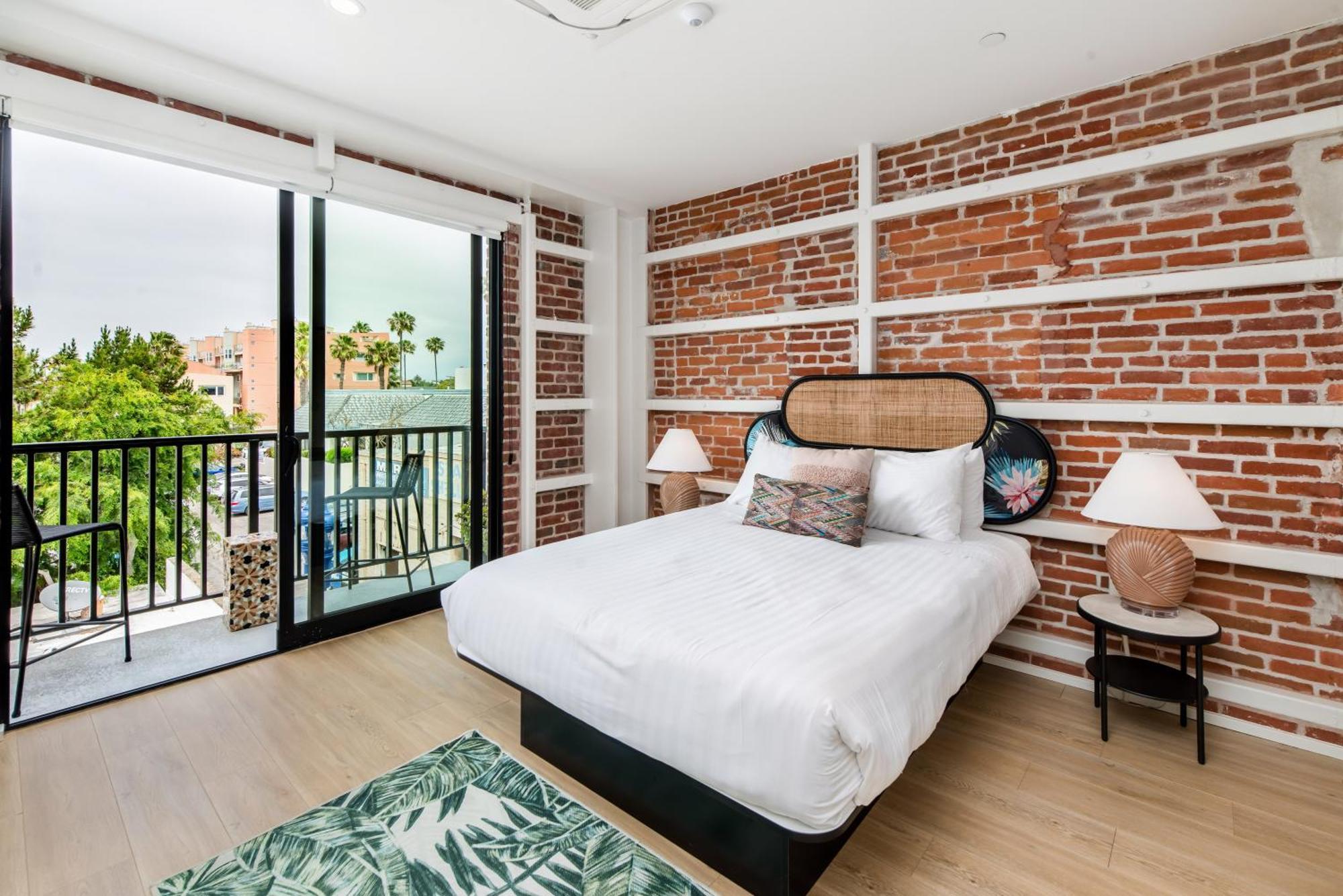The Brick Boutique Hotel Oceanside Exterior photo