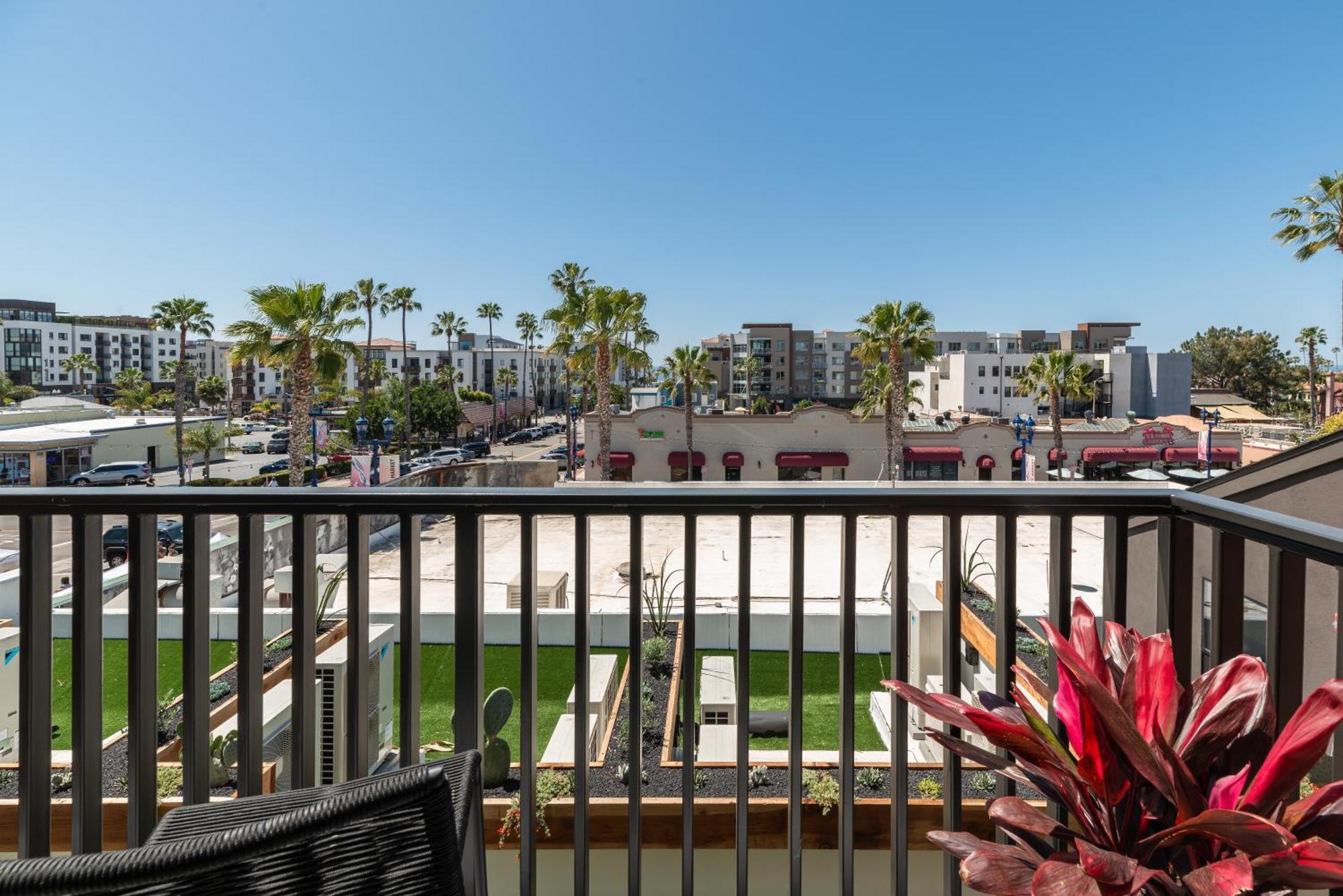 The Brick Boutique Hotel Oceanside Exterior photo