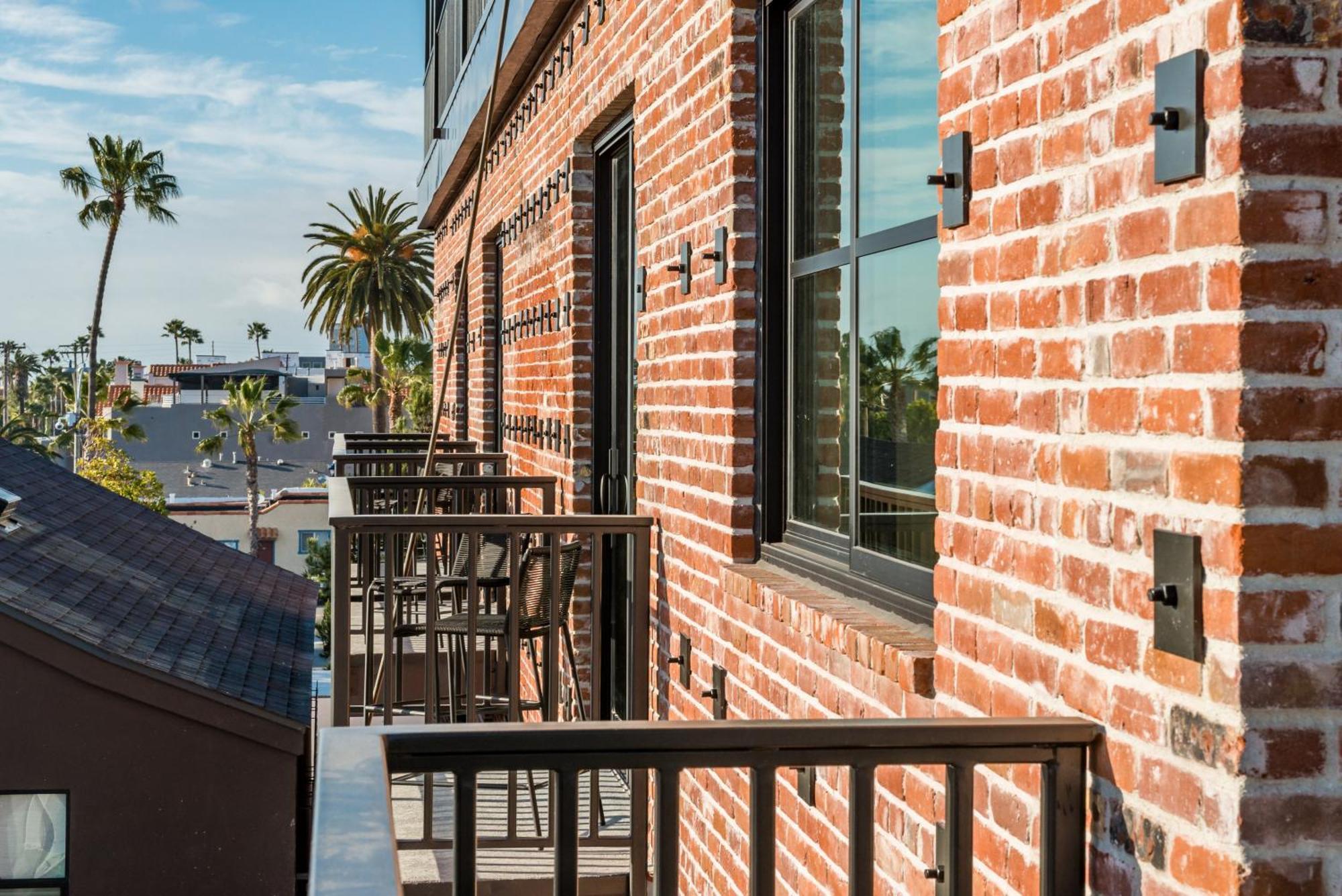 The Brick Boutique Hotel Oceanside Exterior photo