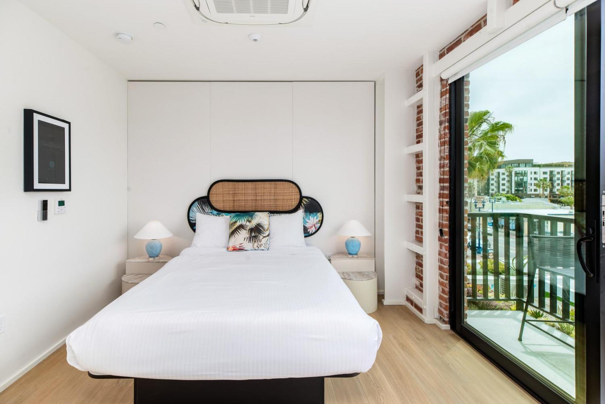 The Brick Boutique Hotel Oceanside Exterior photo