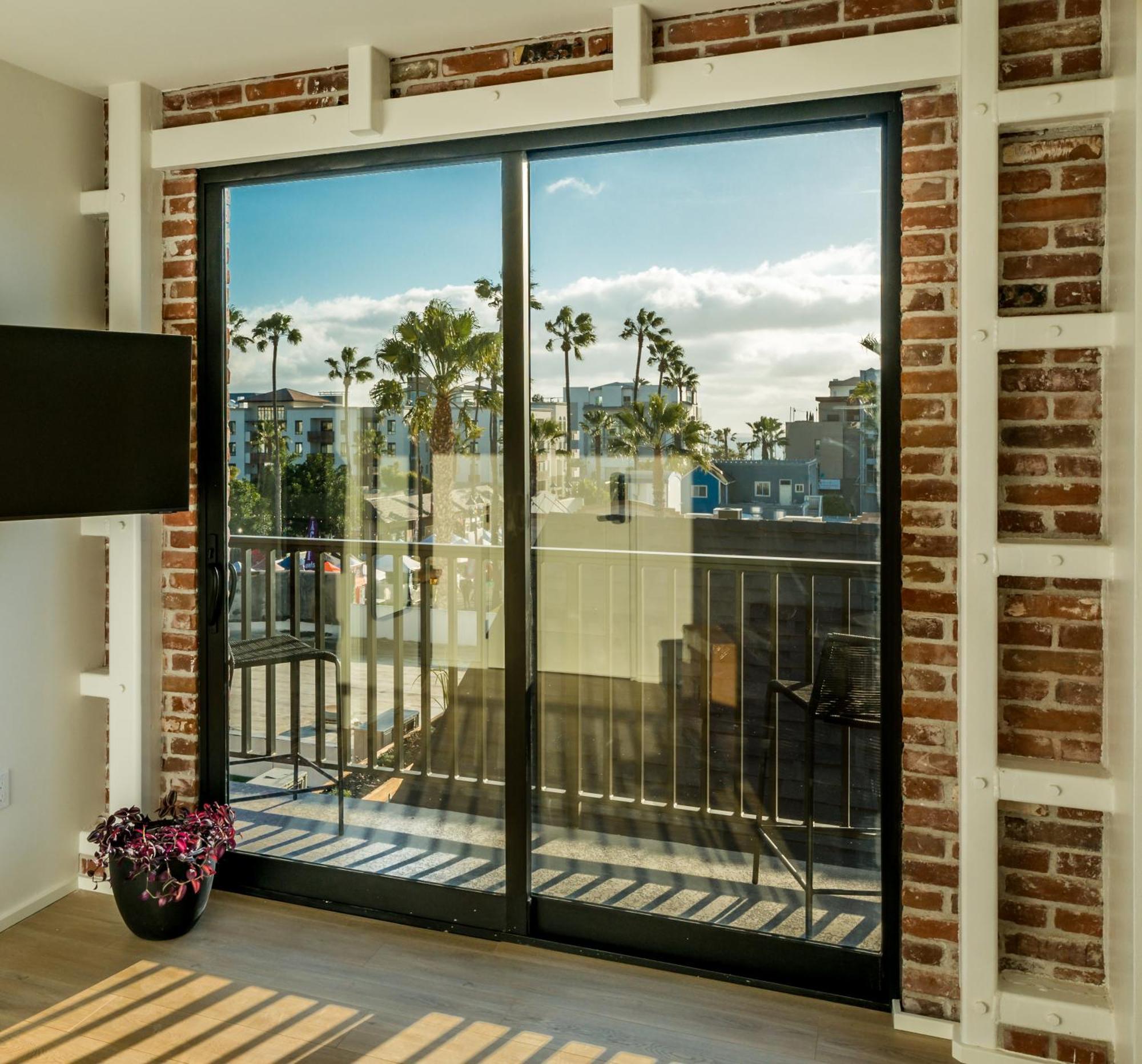 The Brick Boutique Hotel Oceanside Exterior photo