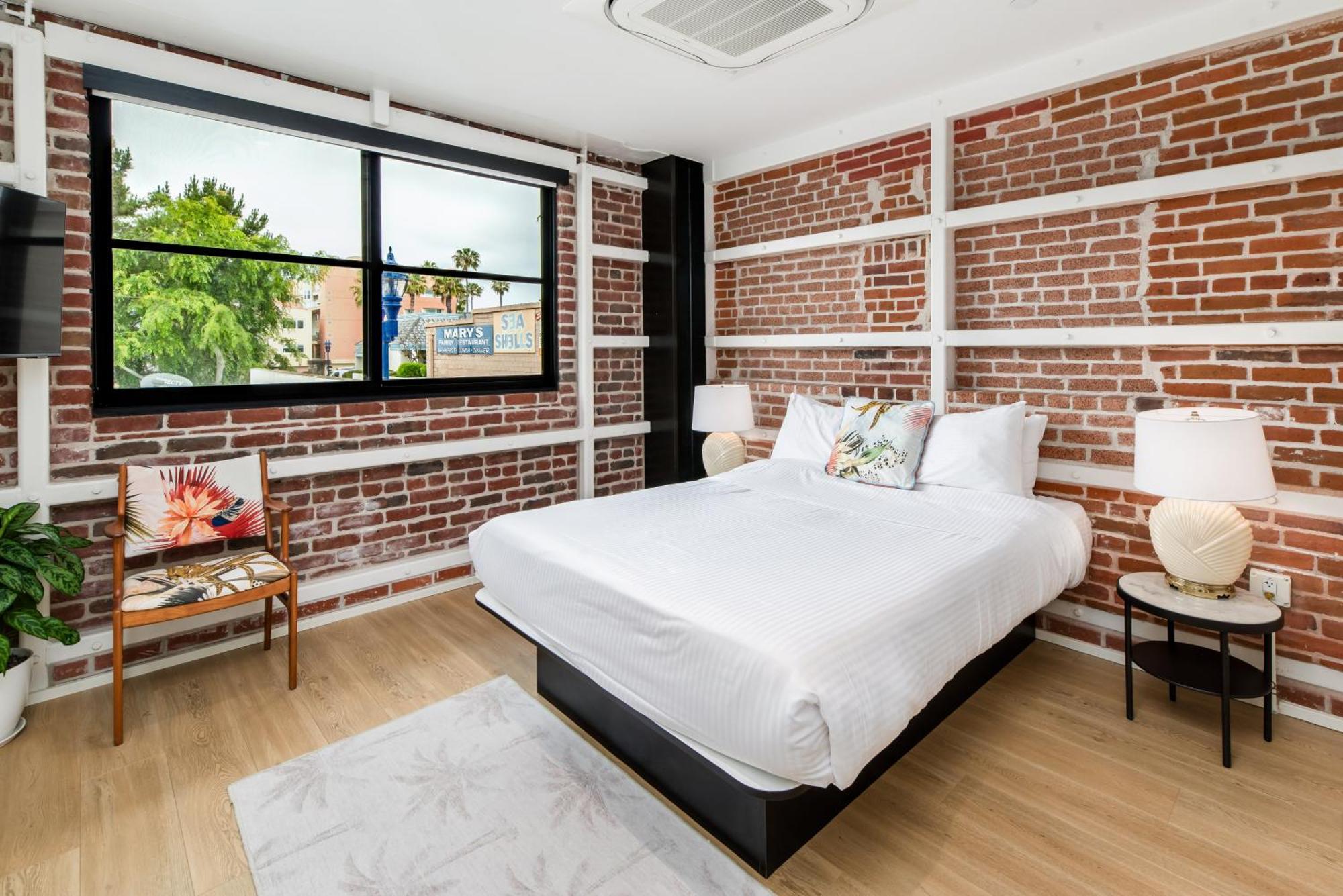 The Brick Boutique Hotel Oceanside Exterior photo