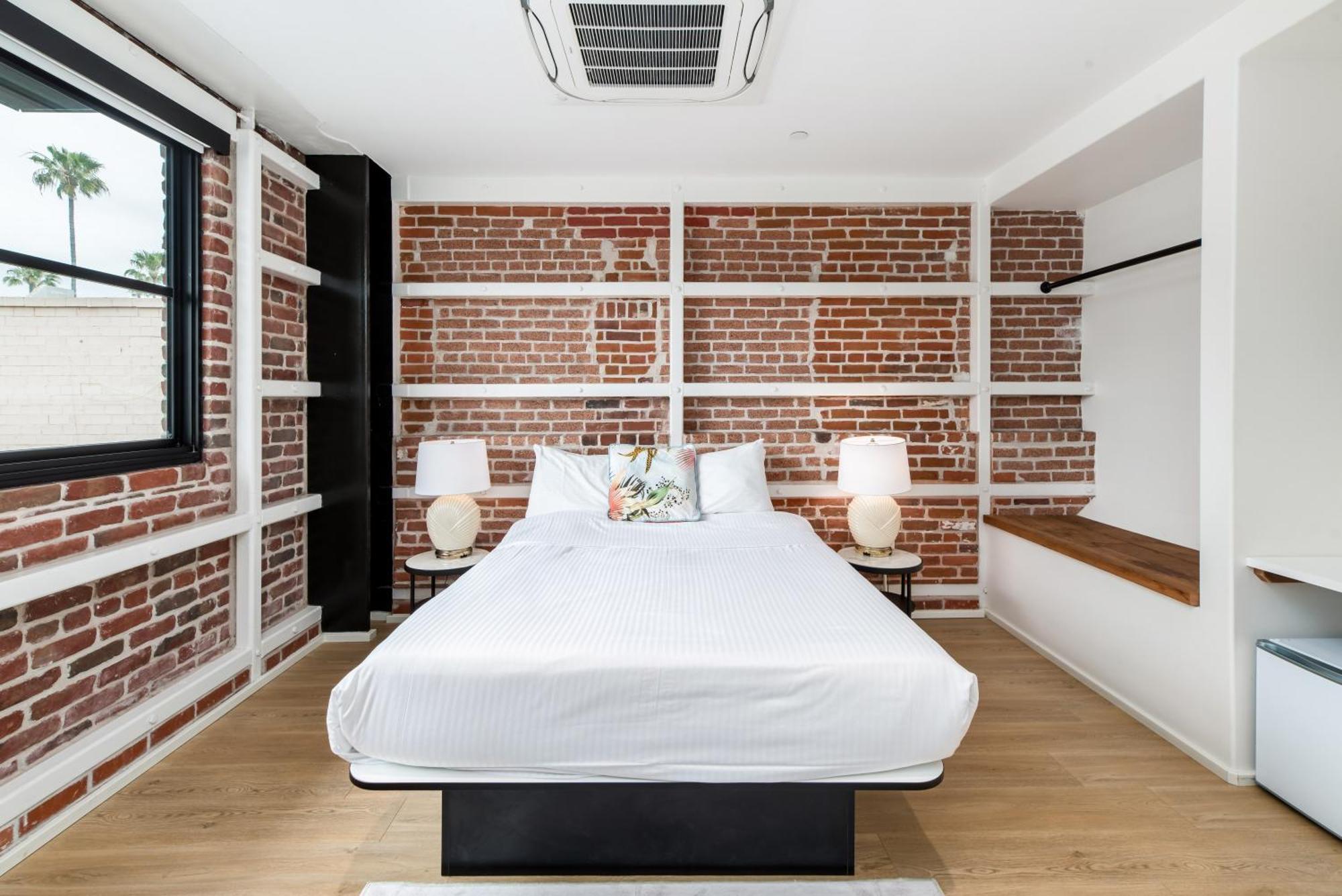 The Brick Boutique Hotel Oceanside Exterior photo