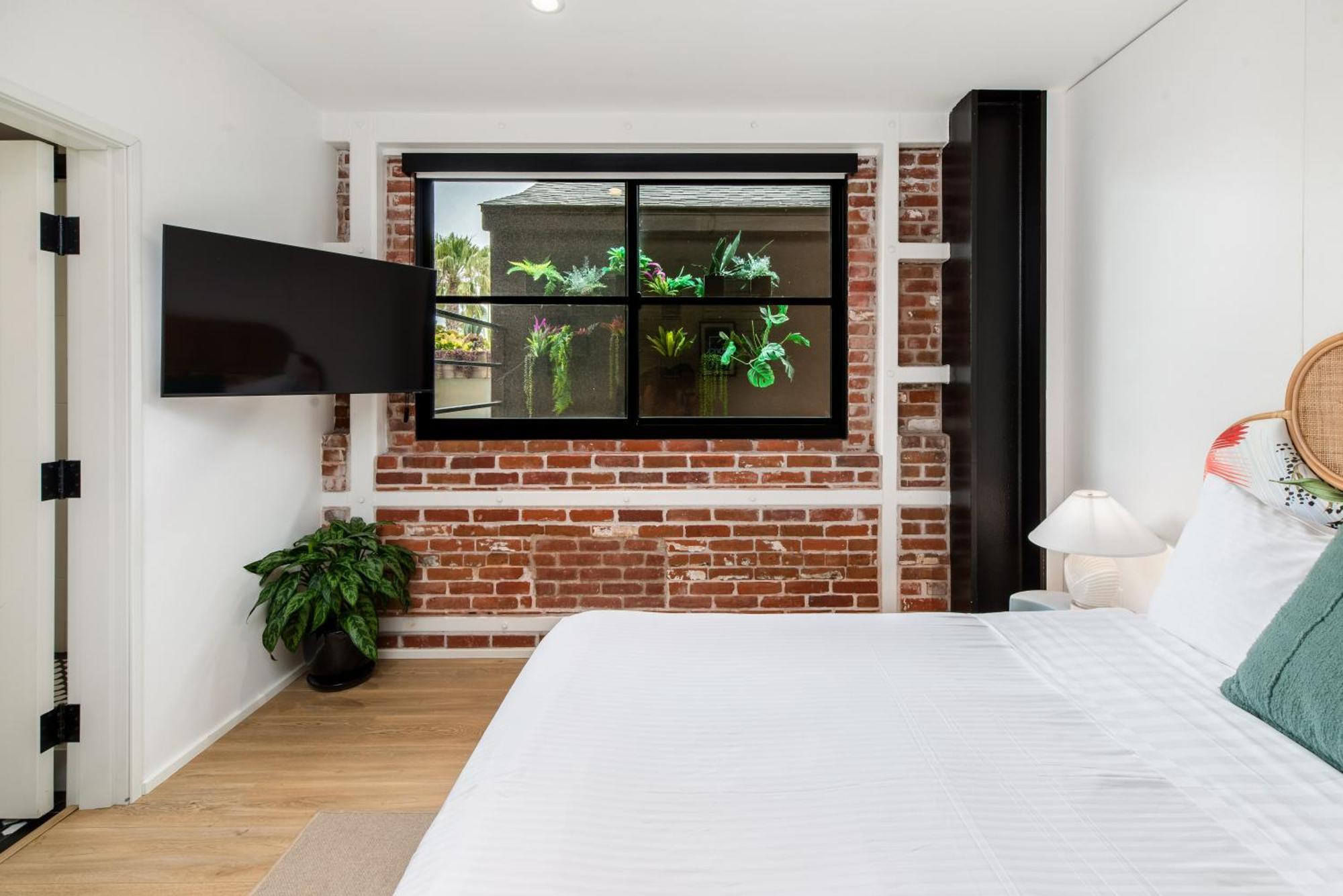 The Brick Boutique Hotel Oceanside Exterior photo
